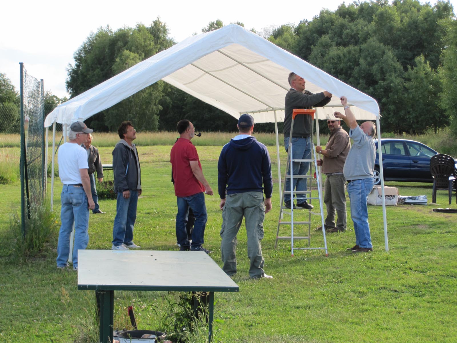 Zeltaufbau - Flugplatzfest 2011