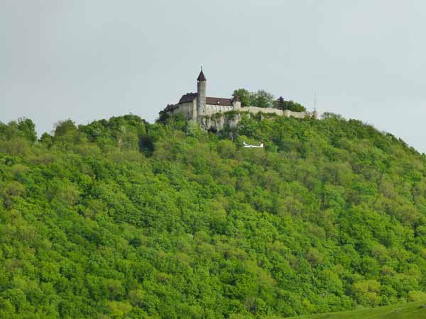 Niedriger Vorbeiflug an der Teck